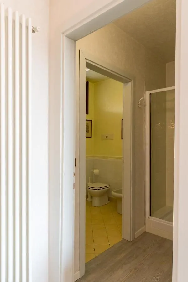 Apartamento Garda Blue Lake Home Luxury Appartment Desenzano del Garda Italia