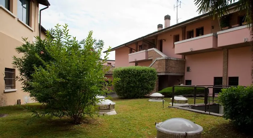 Garda Blue Lake Home Luxury Appartment Desenzano del Garda 0*,