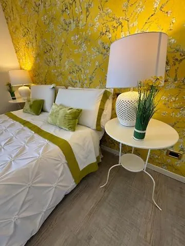 Garda Blue Lake Home Luxury Appartment Desenzano del Garda 0*,  Italia